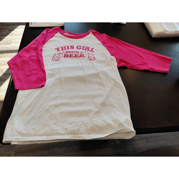 AWESOME WOMEN'S GRAPHICS LONG SLEEVED T-SHIRT - PK/WHT THIS GIRL NEEDS A BEER! - Picture 1 of 4